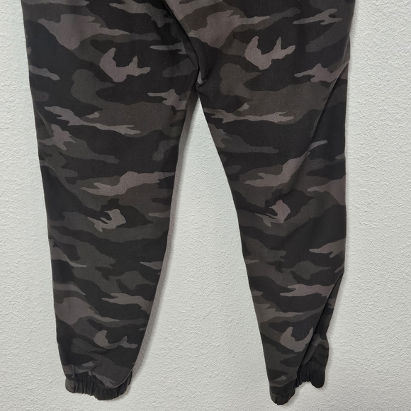 Athleta camo Farallon joggers size 10 - Picture 6 of 12